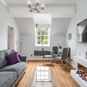 Stylish With Minster Views I Pass The Keys , York United Kingdom